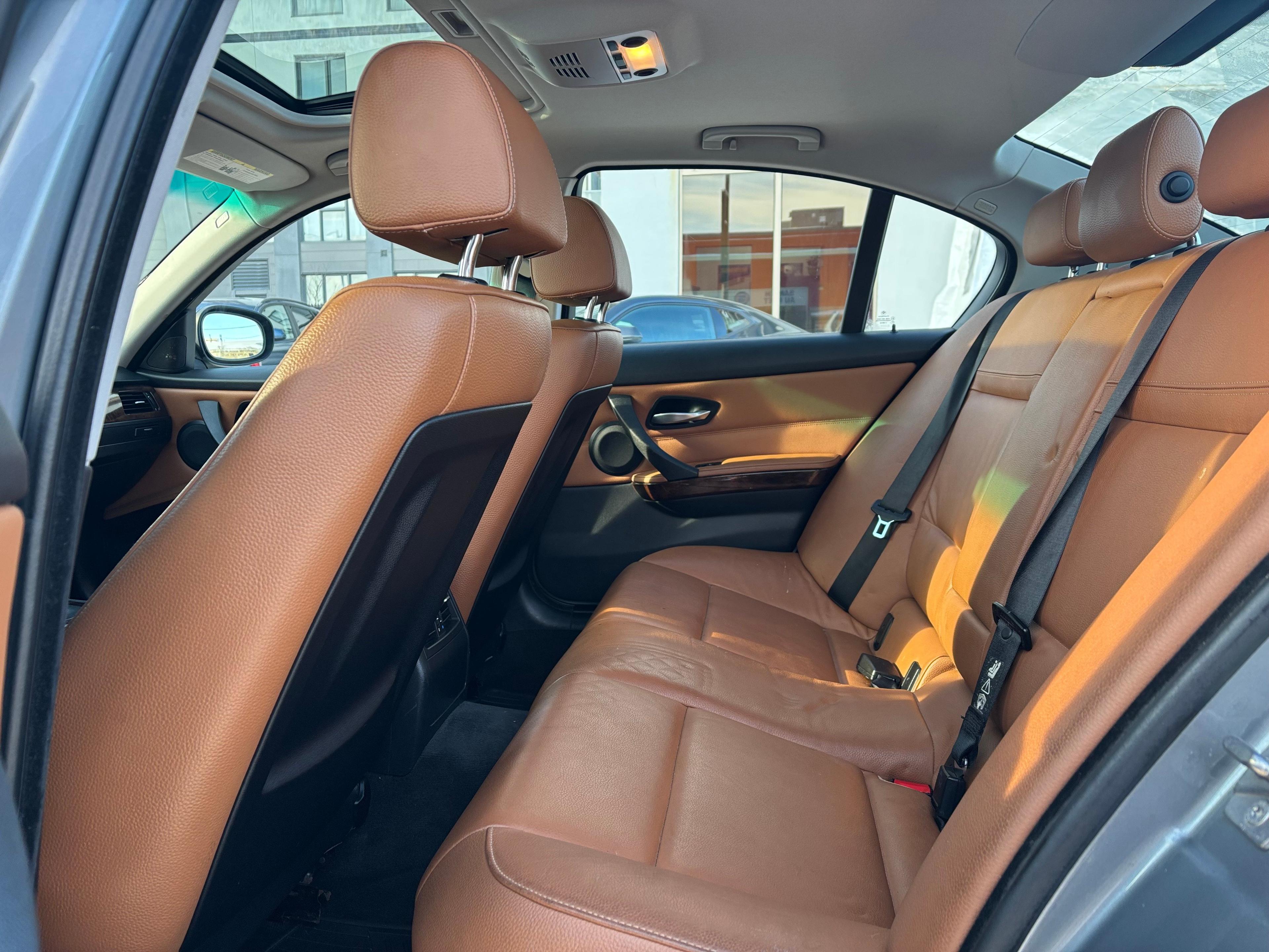 Bmw 3 Series 2010 - Image 18