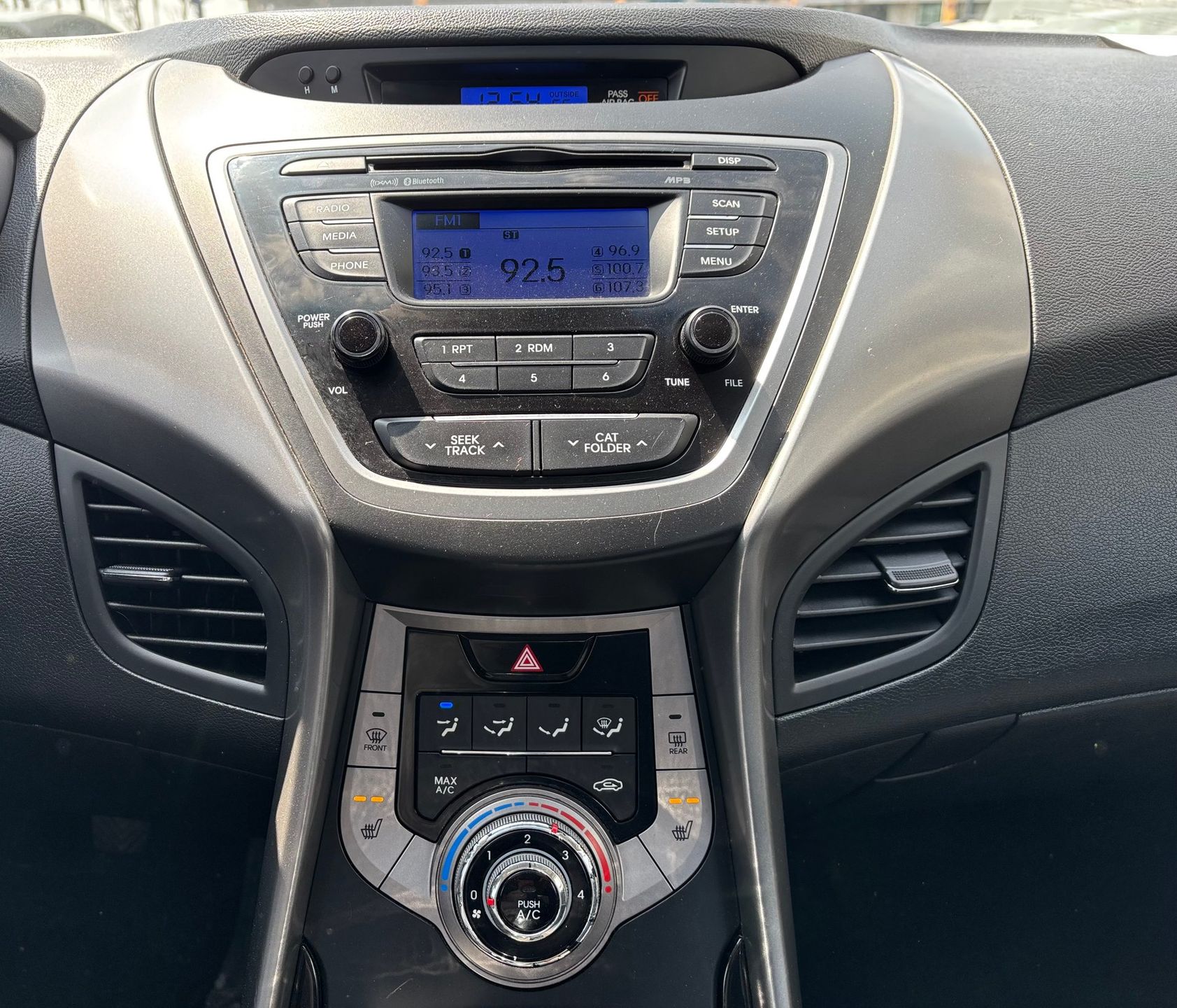 Hyundai Elantra 2013 - Image 17