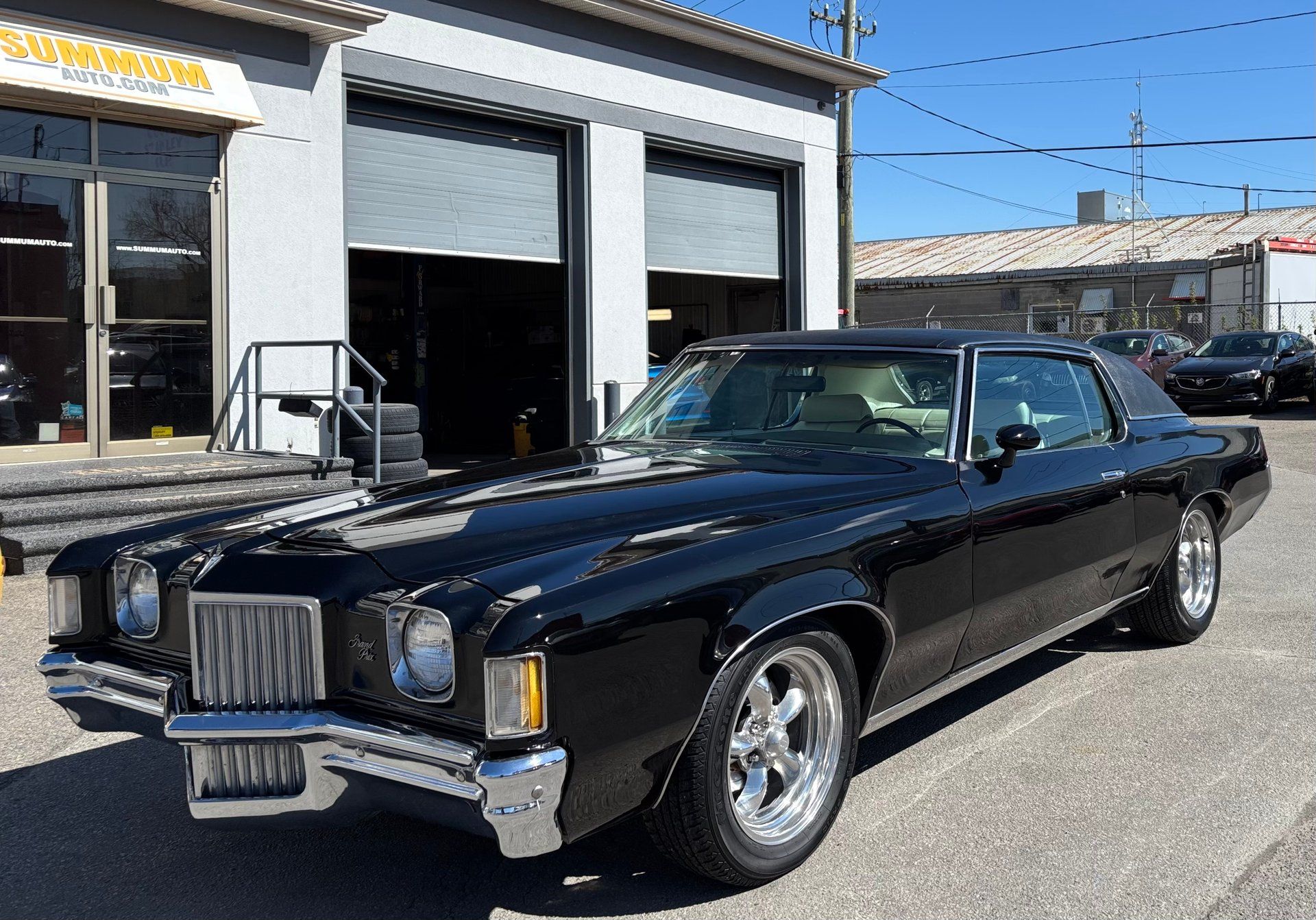Pontiac Grand Prix 1971 - Image 1
