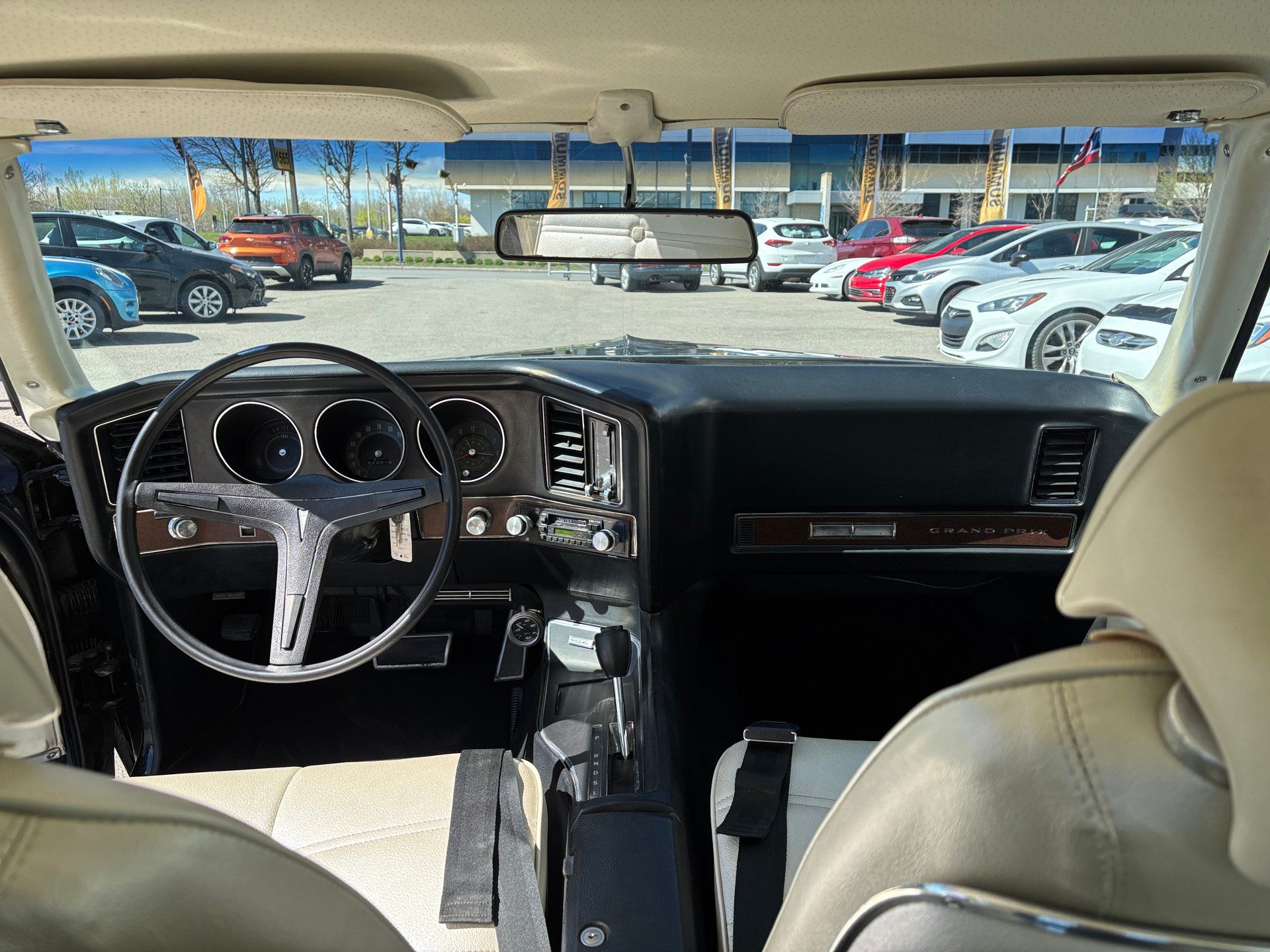 Pontiac Grand Prix 1971 - Image 33