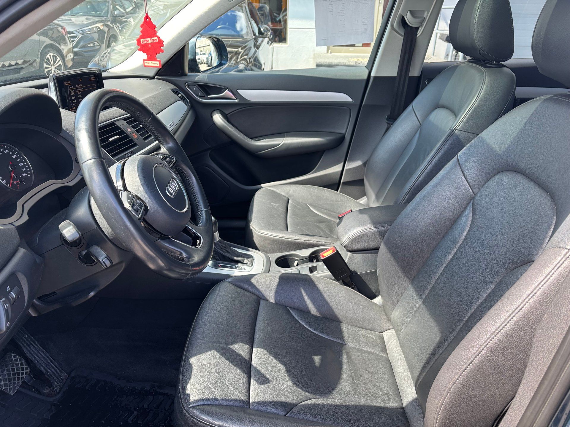 Audi Q3 2016 - Image 13