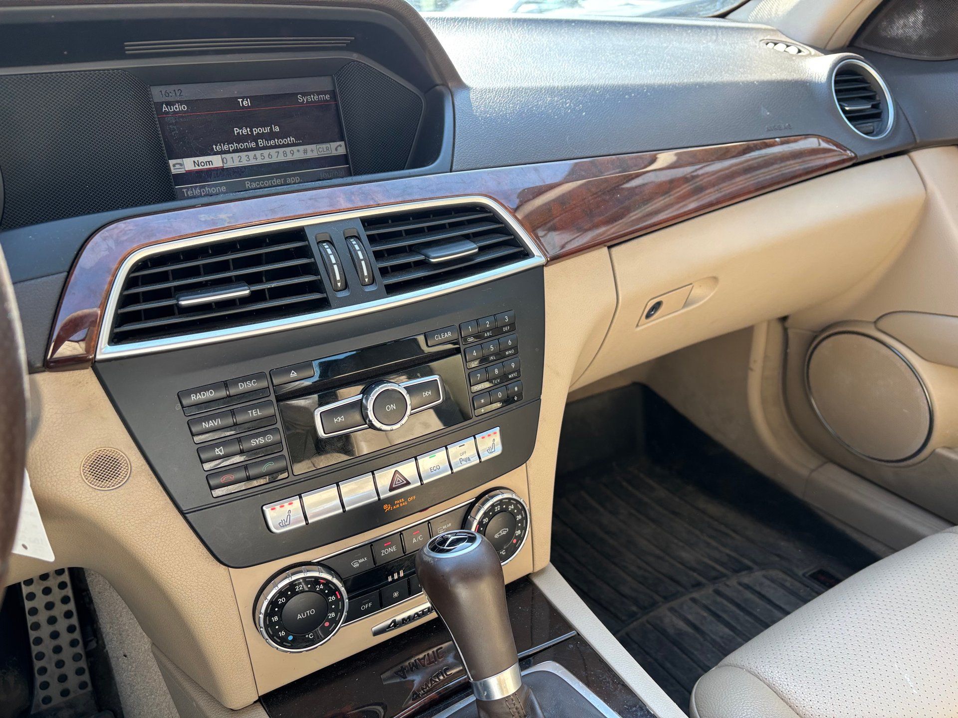 Mercedes-Benz C 300 2014 - Image 17