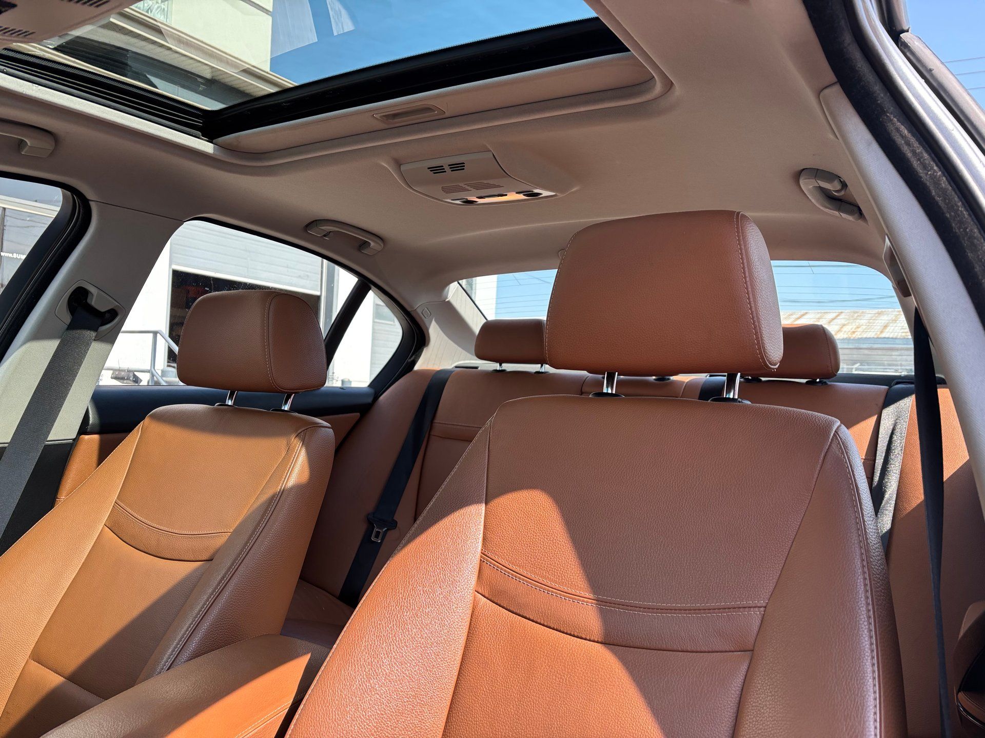 BMW 3 Series 2010 - Image 12