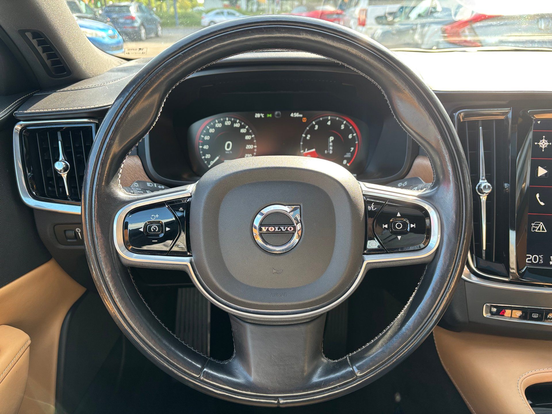 Volvo S90 2017 - Image 18