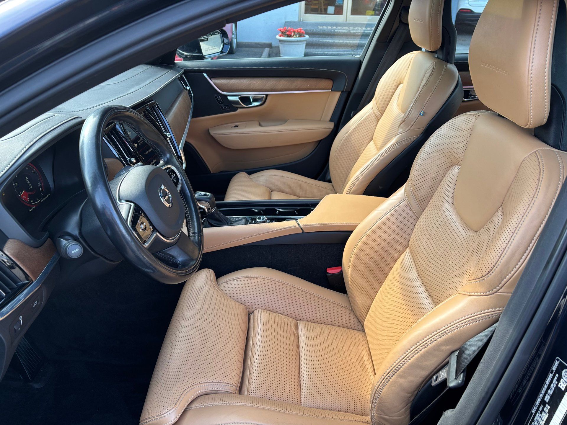 Volvo S90 2017 - Image 14