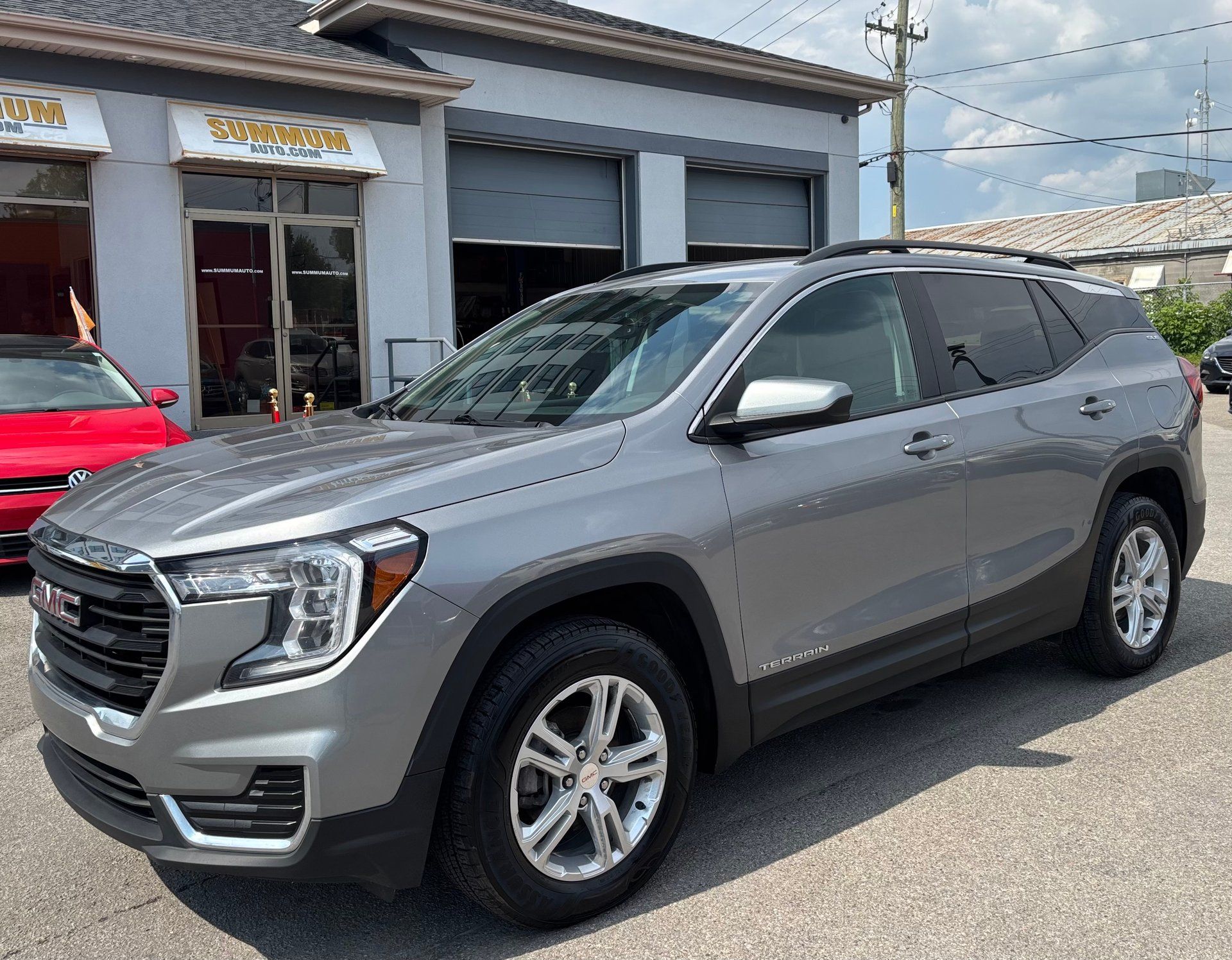 GMC Terrain 2023 - Image 2
