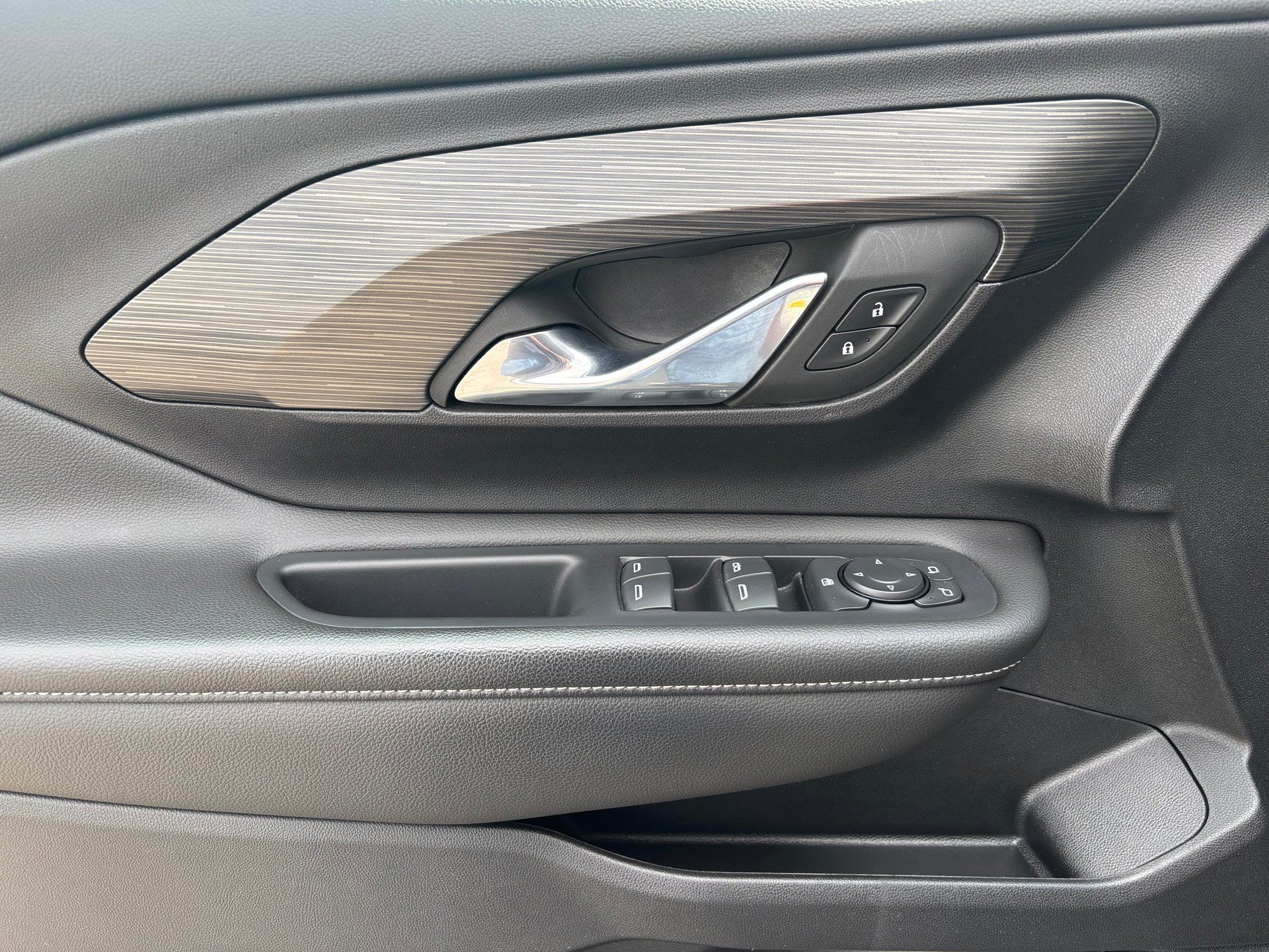 GMC Terrain 2023 - Image 13