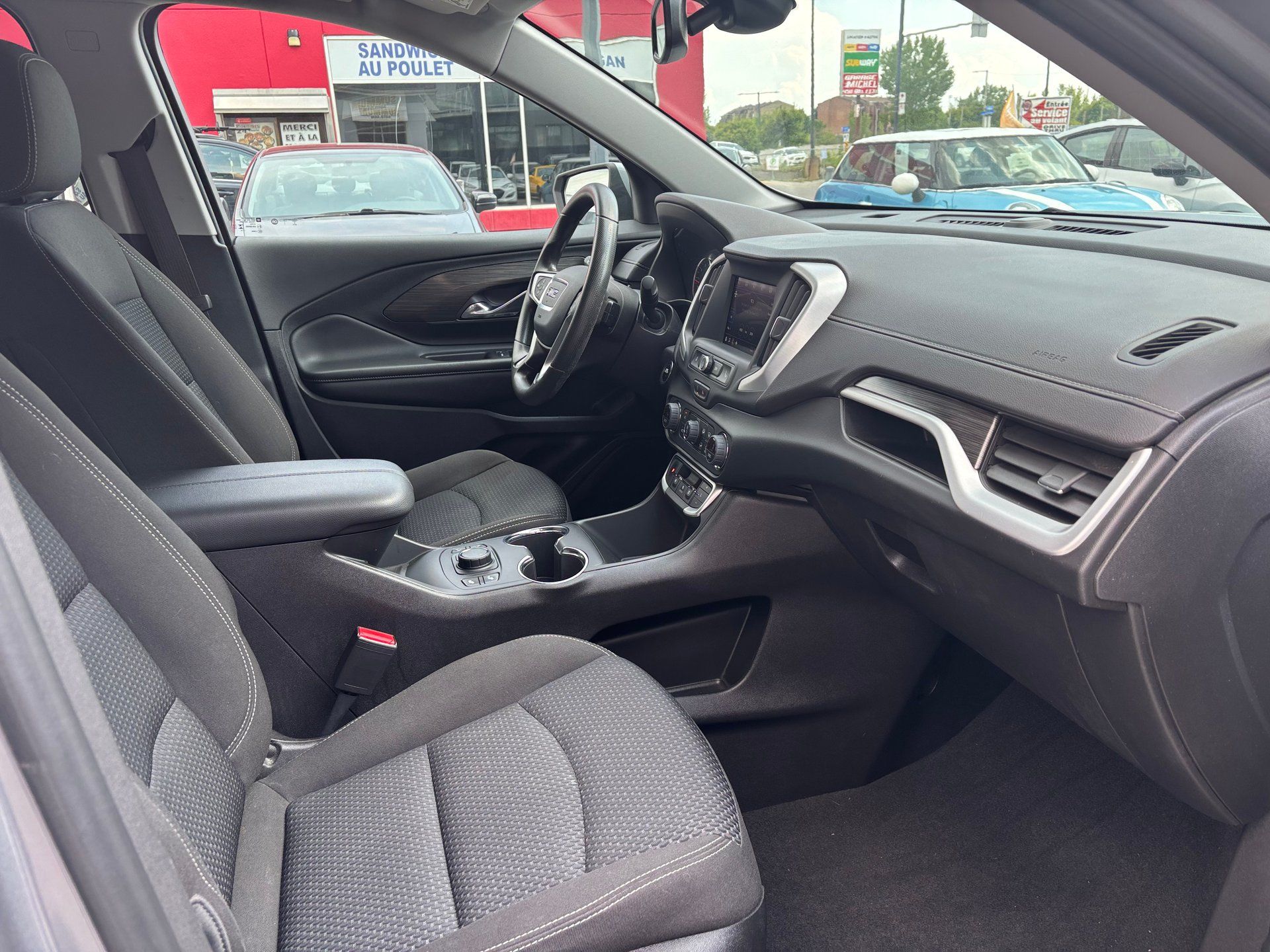 GMC Terrain 2023 - Image 23