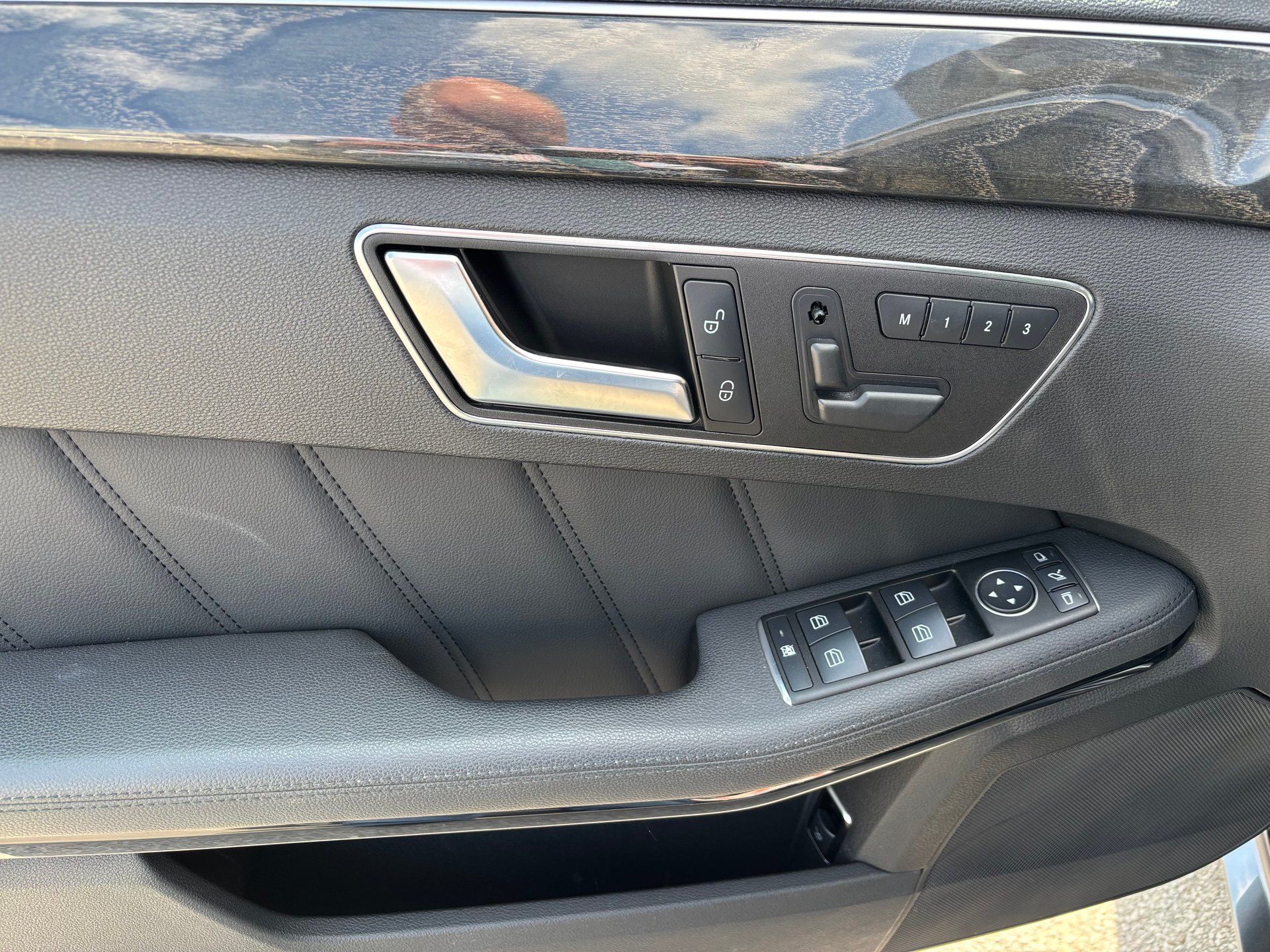 Mercedes-Benz E 300 2013 - Image 12