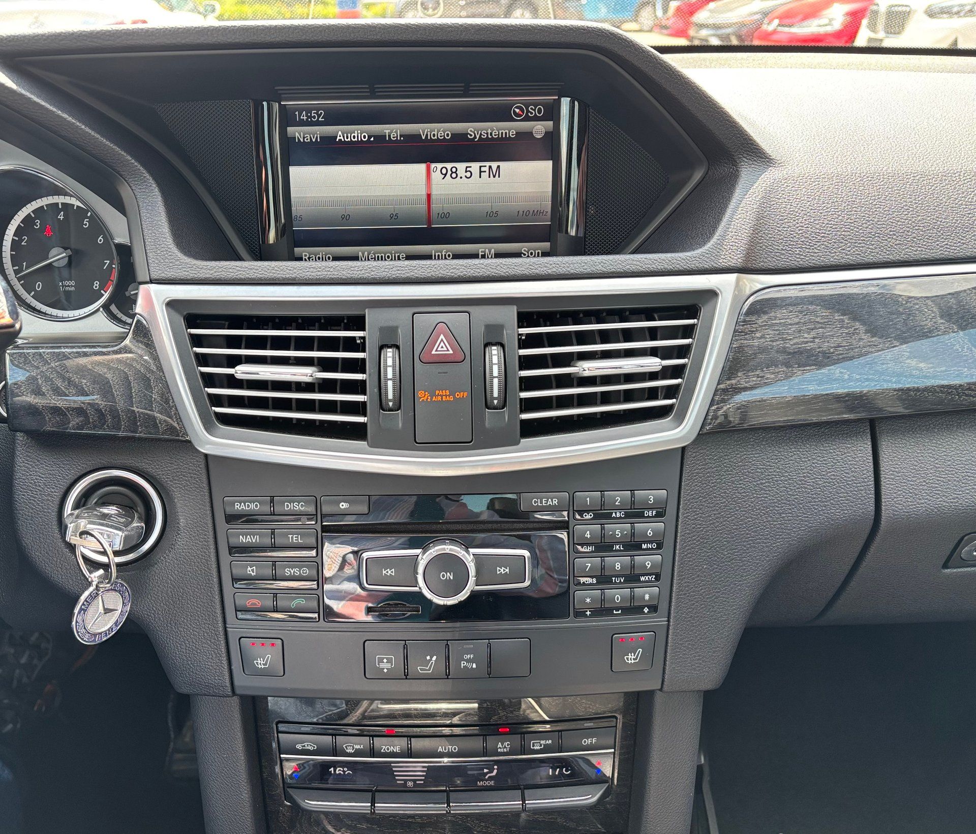Mercedes-Benz E 300 2013 - Image 21