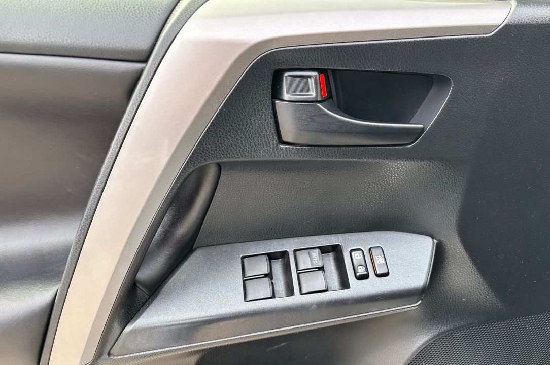 Toyota RAV4 Hybrid 2018 - Image 11