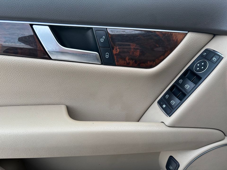 Mercedes-Benz C 300 2014 - Image 12