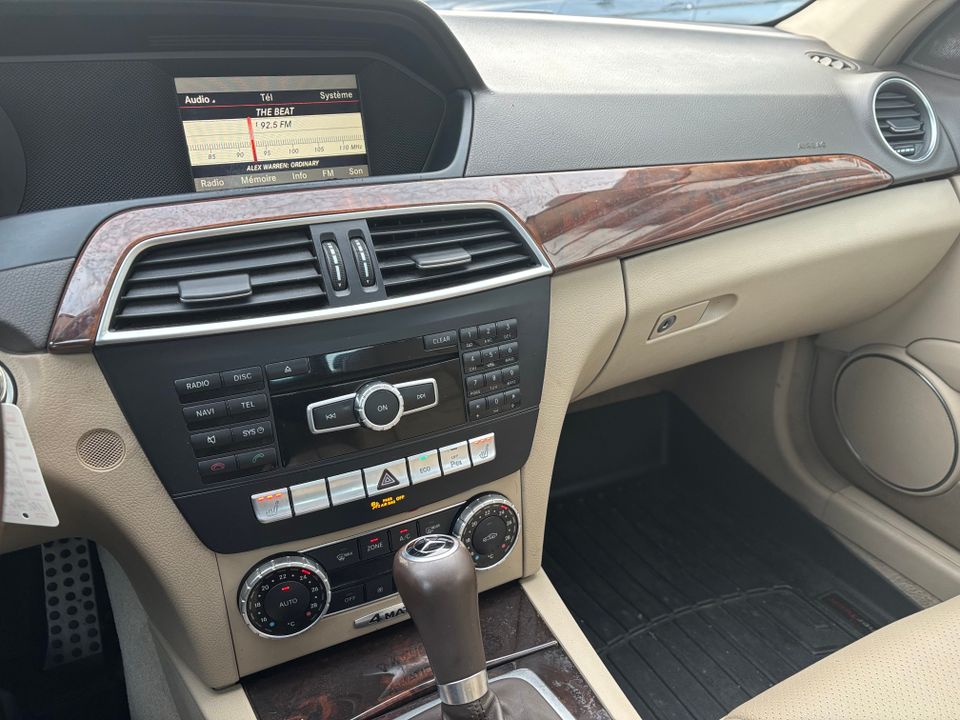 Mercedes-Benz C 300 2014 - Image 16
