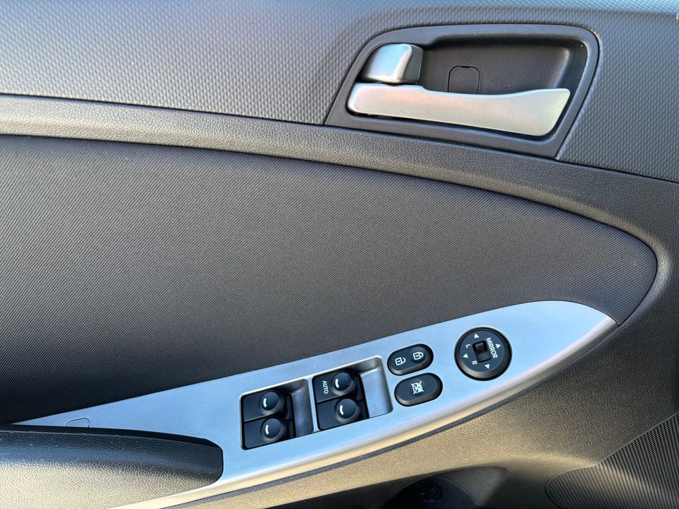 Hyundai Accent 2017 - Image 12