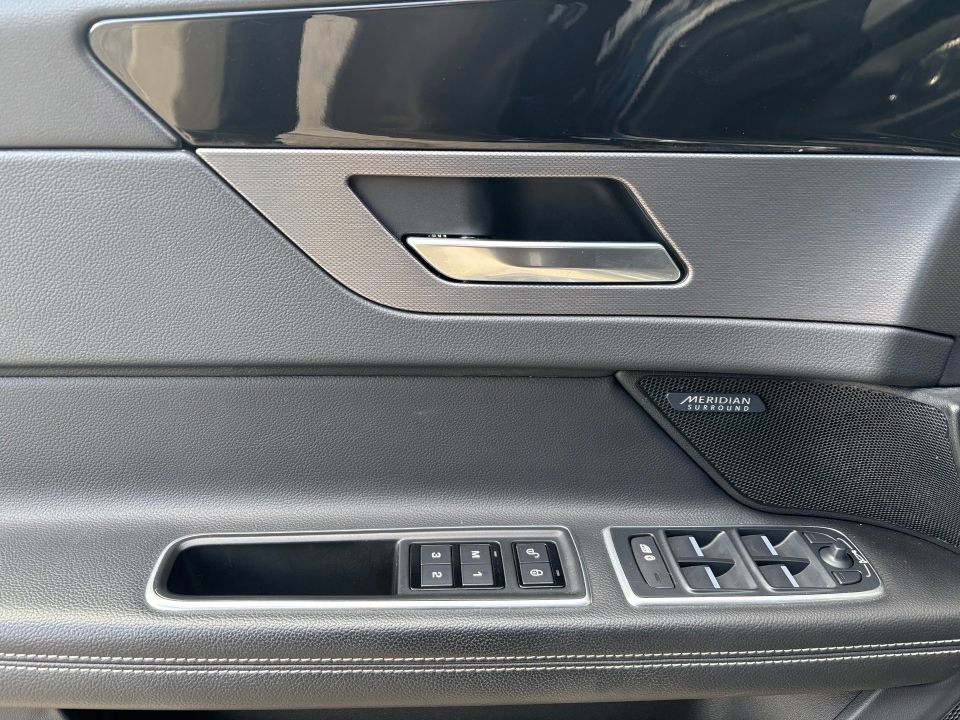 Jaguar XF Sedan 2020 - Image 9