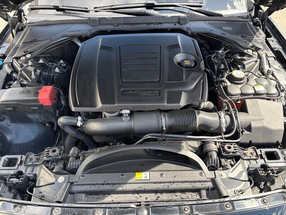 Jaguar XF Sedan 2020 - Image 25