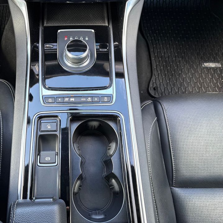 Jaguar XF Sedan 2020 - Image 19