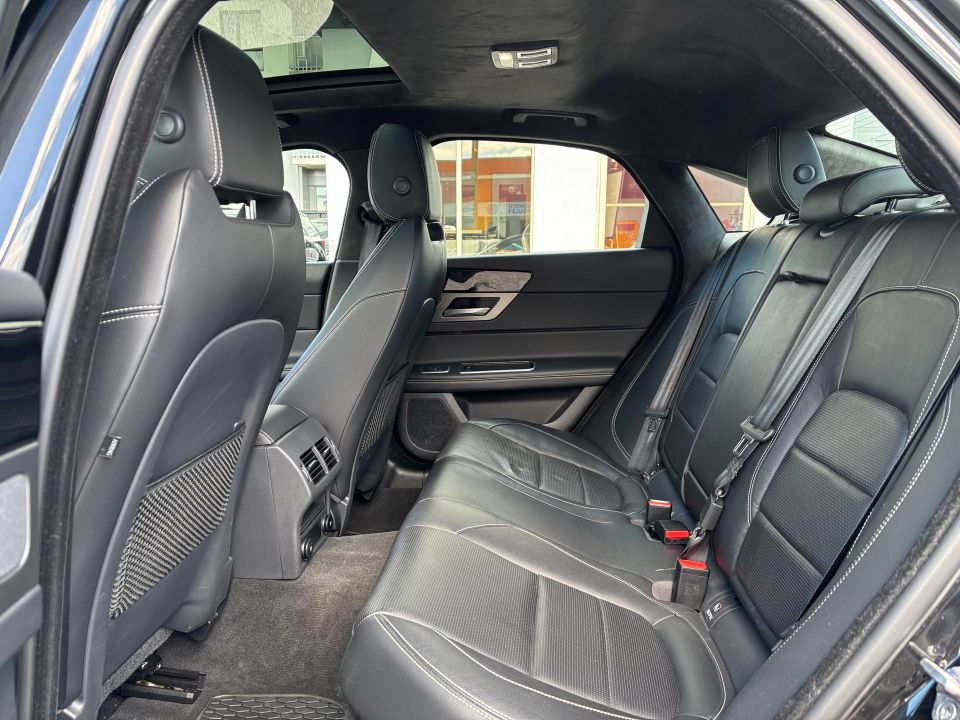 Jaguar XF Sedan 2020 - Image 21