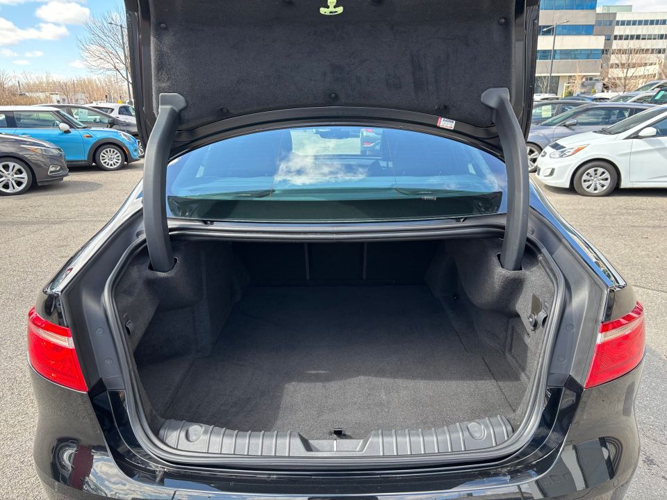 Jaguar XF Sedan 2020 - Image 23