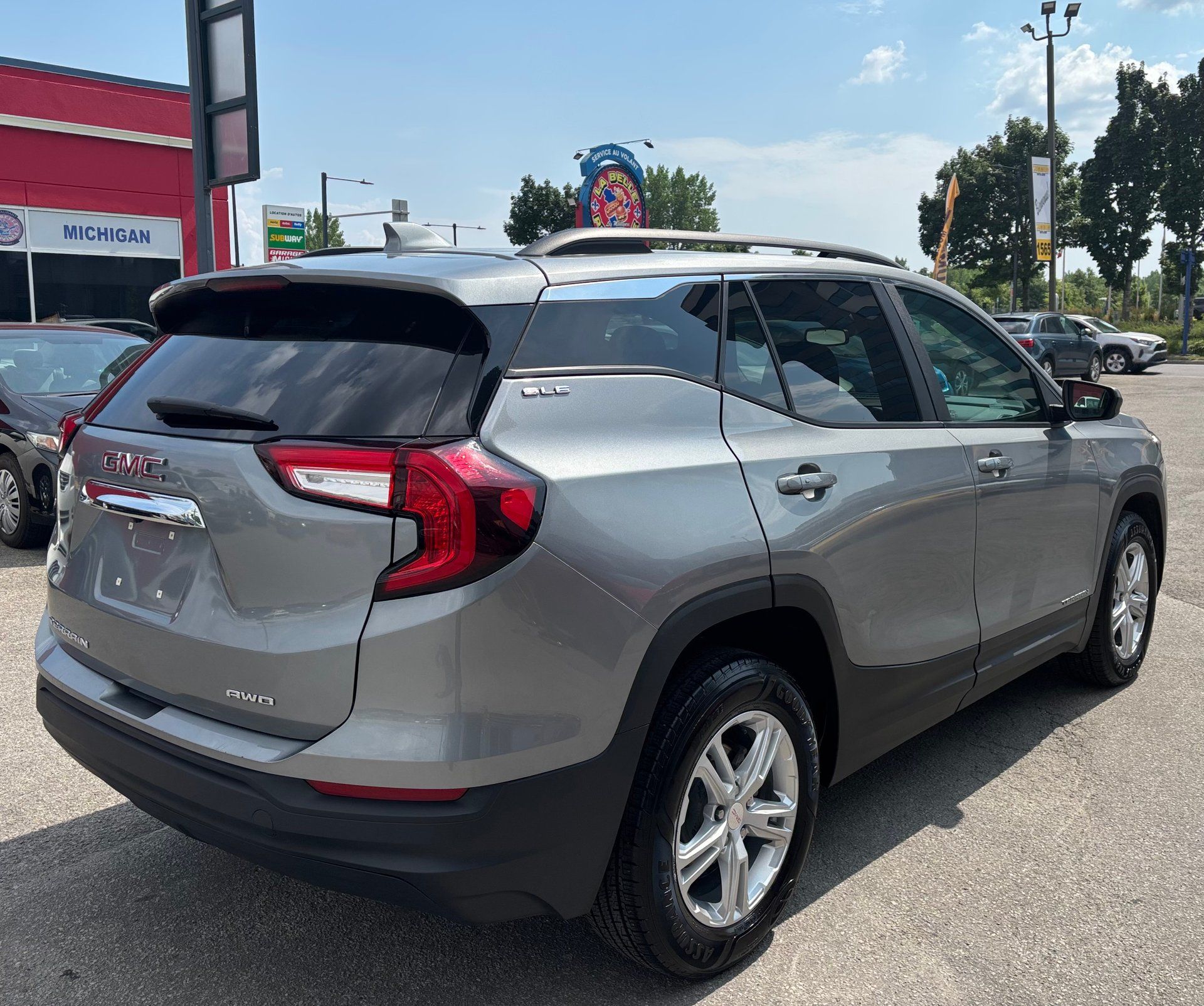 GMC Terrain 2023 - Thumbnail 6