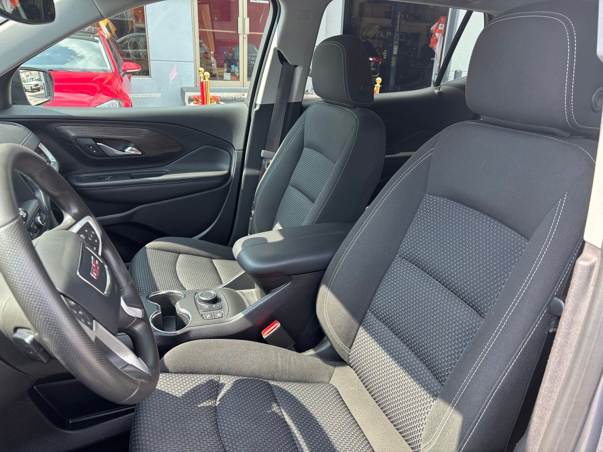 GMC Terrain 2023 - Thumbnail 16